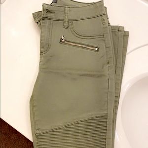 ❤️‍🔥4/$40 Army Green Jeans!